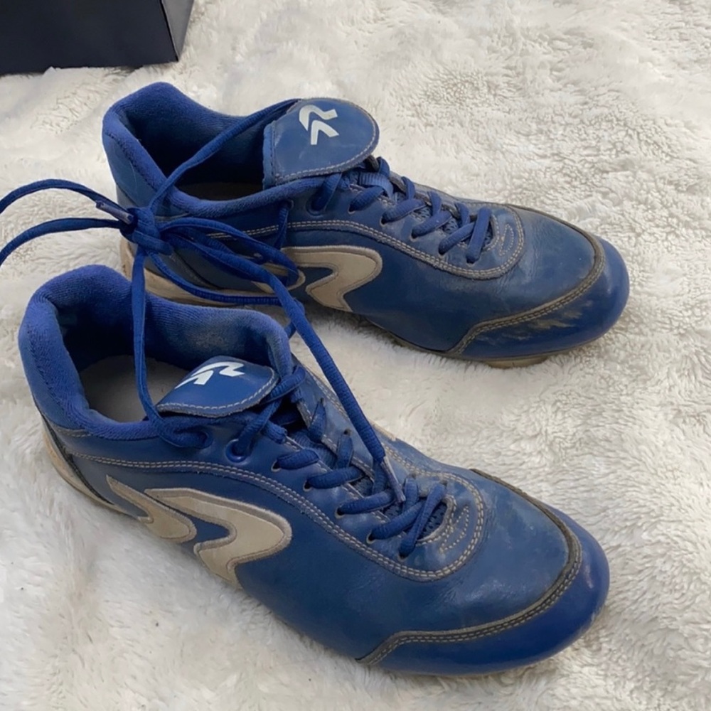 Ringer softball cleats